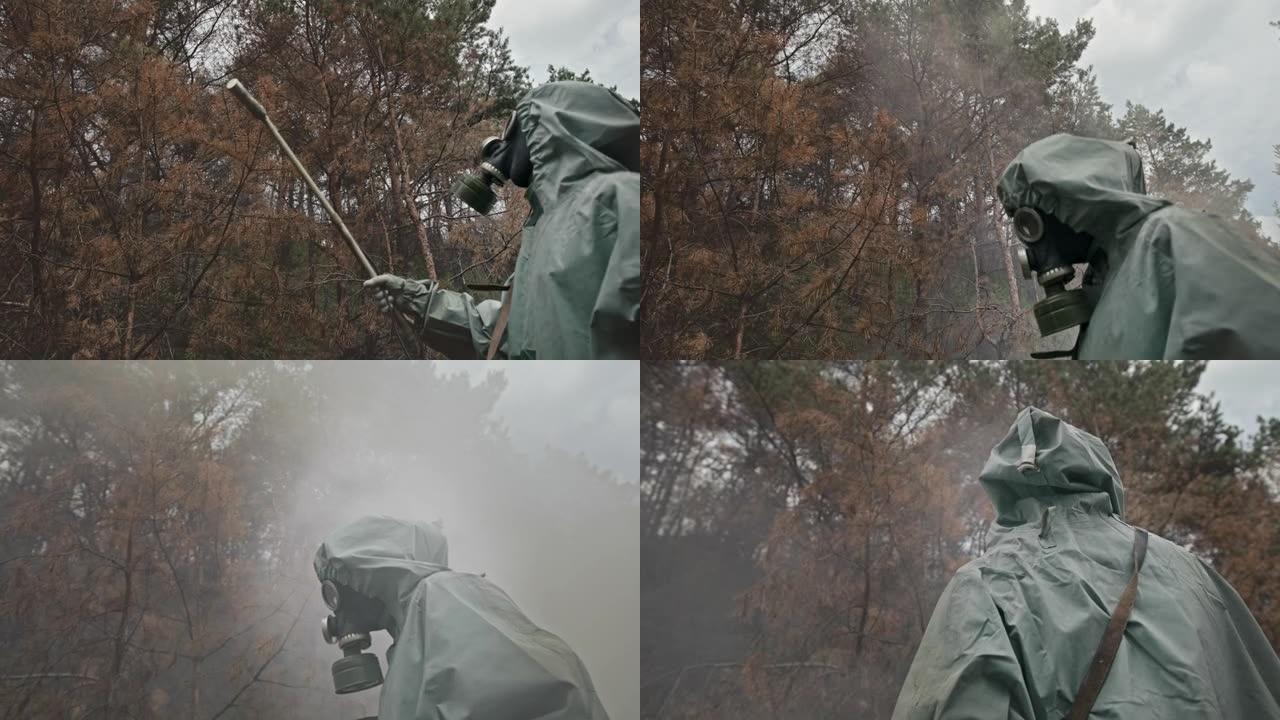 当烟雾或有毒蒸汽在他周围滚滚而来时，一名穿着二战Hasmat套装和防毒面具的男子正在测试松树树枝上的