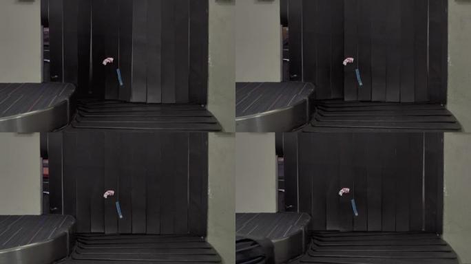 4k: 机场行李传送带上的行李