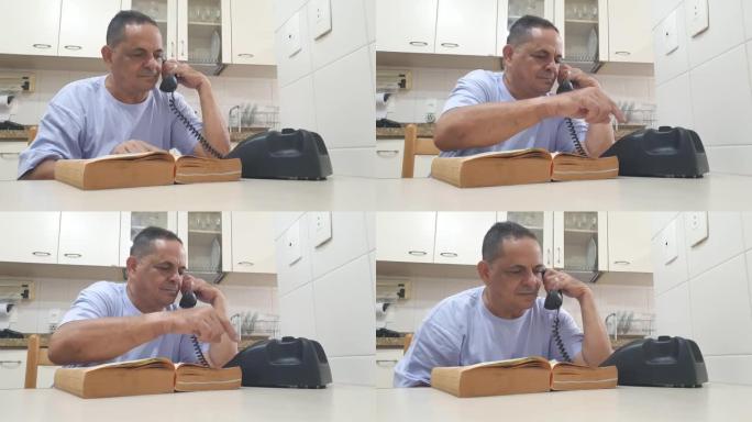 一个60岁的男人查了电话簿，然后打了电话