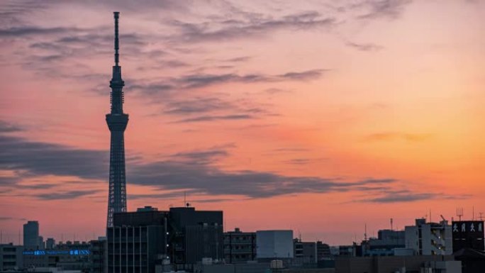 黄昏时东京晴空塔与东京市的时间流逝。