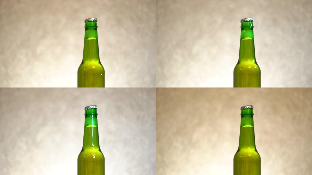 绿色啤酒瓶上的眩光