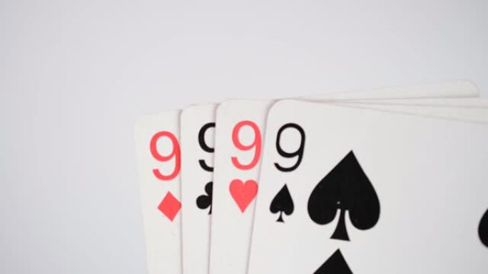 扑克牌在白色上关闭四个9