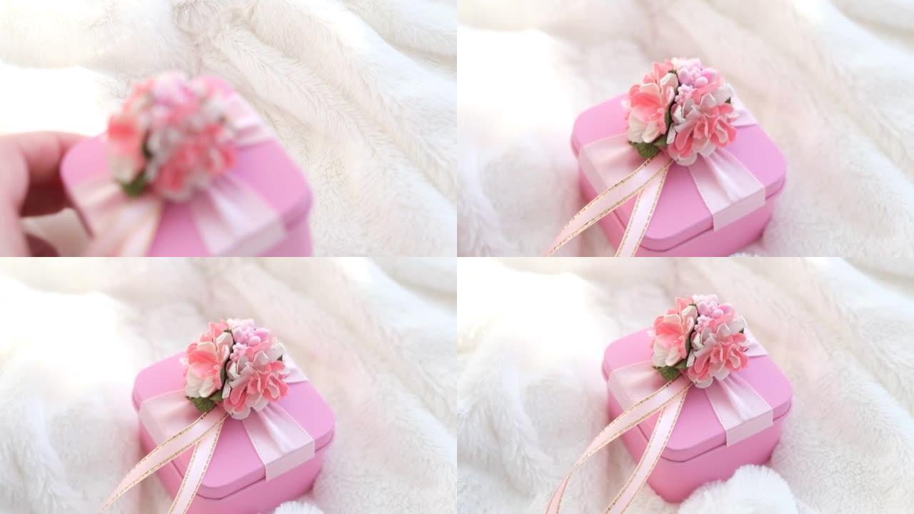 豪华粉色礼品盒。