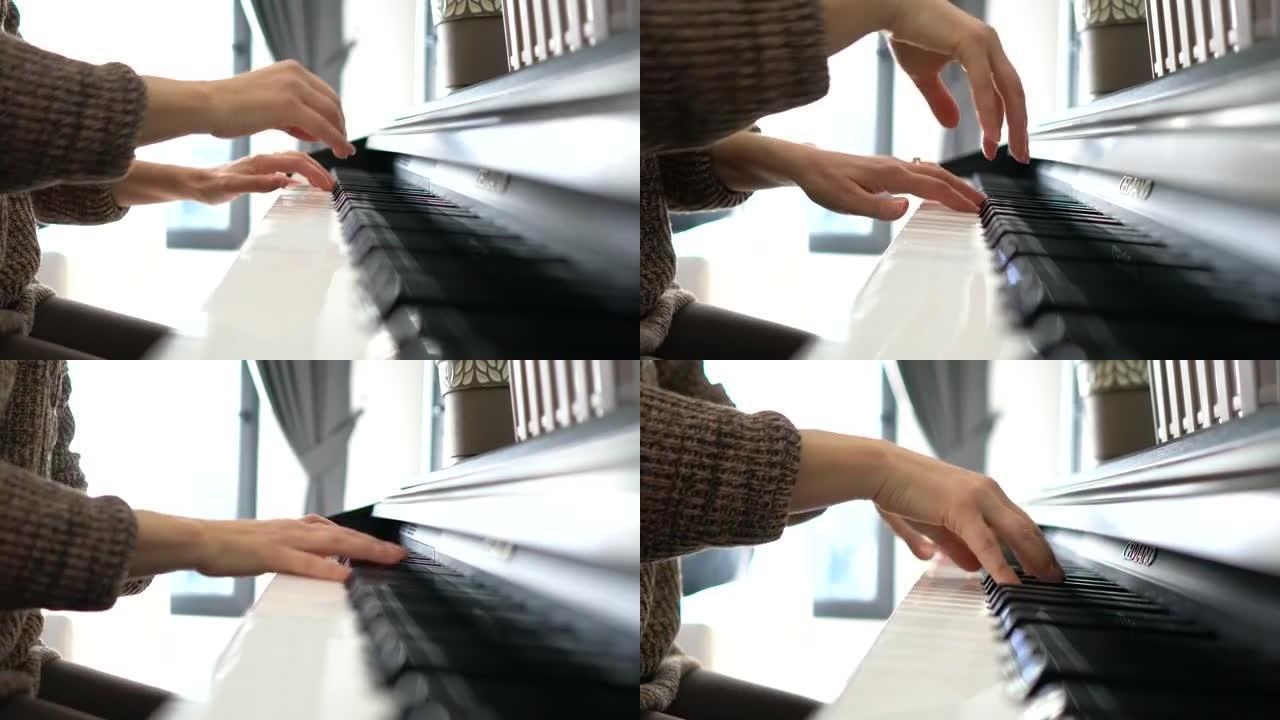 女钢琴家在家弹钢琴。