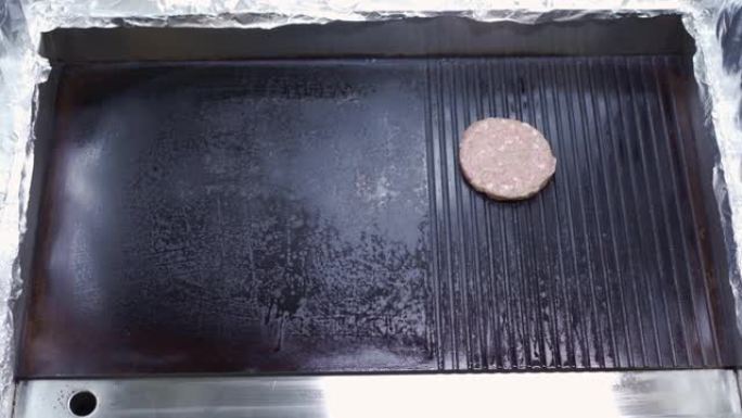 专业烤架上的汉堡馅饼油炸特写