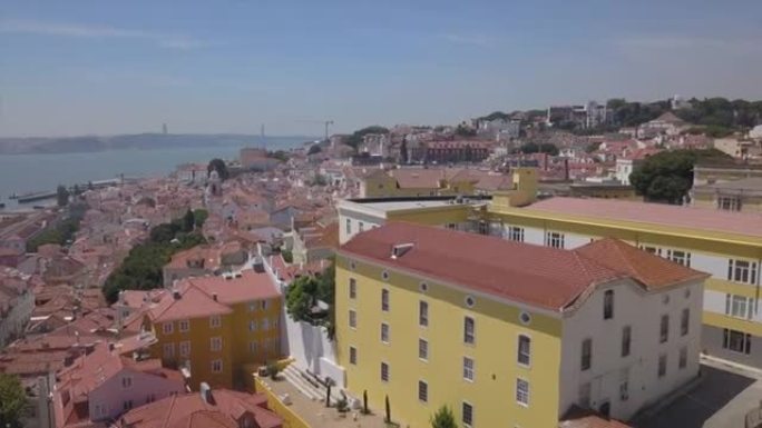里斯本城市景观阿尔法玛区屋顶海湾空中全景4k葡萄牙