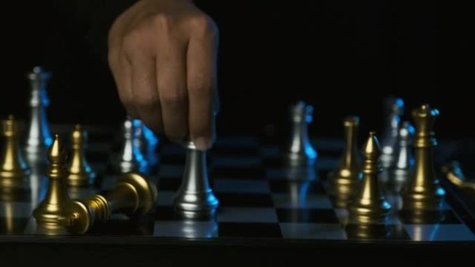 在象棋游戏，计划和策略构想中，商人移动白王击败对手的黑王的特写