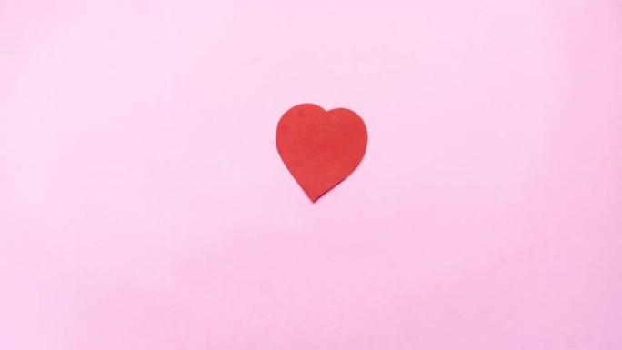 4k相会两颗红心与爱情的诞生。浅粉色背景。两颗心彼此靠近，团结成一个。停止运动动画。
