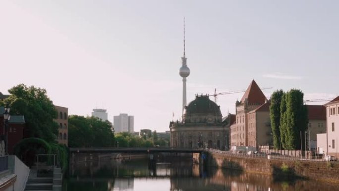 蓝天下的柏林城市景观