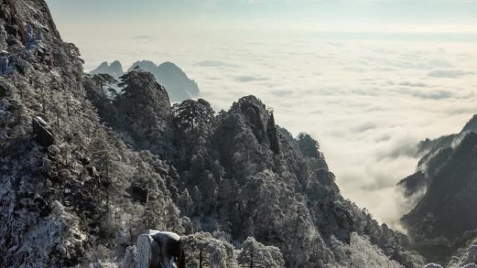 中国黄山 (黄山) 周围的延时雾