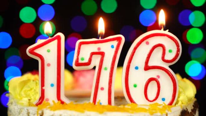 176号生日快乐蛋糕与燃烧的蜡烛顶。