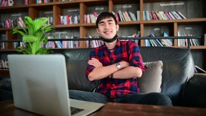 工作人员和笔记本电脑成功人士工作视频工作笔记本电脑