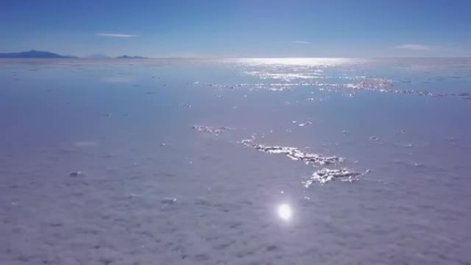 乌尤尼盐平天线。玻利维亚著名的乌尤尼盐滩的鸟瞰图