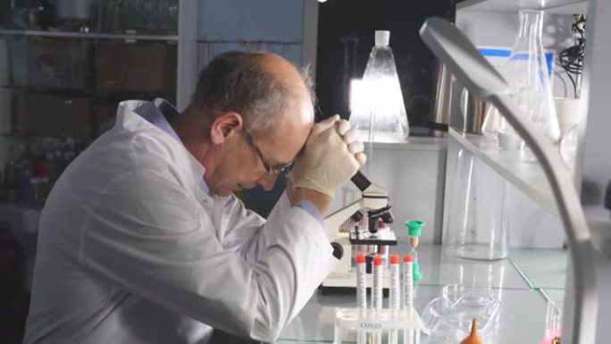 疲惫的科学家，崩溃，实验失败，长时间工作