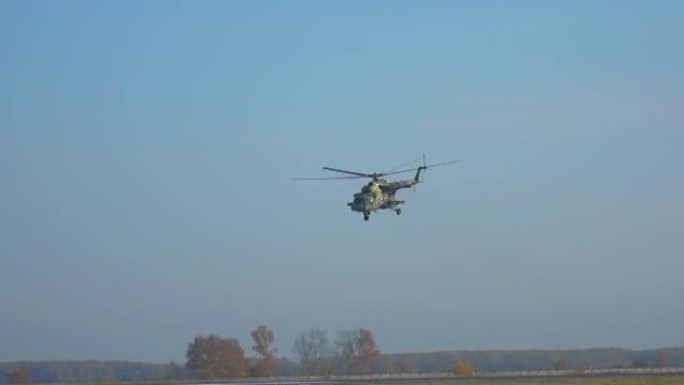 军用直升机，直升机，直升机，喷气式战斗机在空中飞行。战隼。俄罗斯战斗机，俄罗斯和美国军队。军机、机场