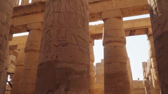 埃及艺术。卢克索卡纳克神庙中有图纸的柱子。