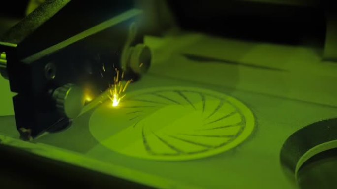 选择性激光熔化: 增材制造金属3D打印机打印模型
