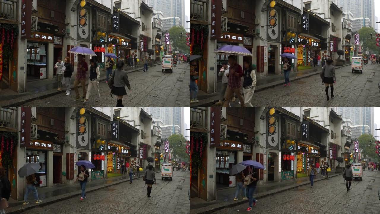 雨天长沙市中心著名的老步行街慢动作全景4k中国