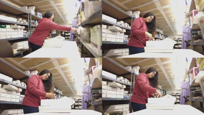 年轻的成年Z西班牙裔女学生在房地产销售仓库工作，组织商品4k视频系列