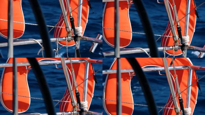 帆船或游艇上的橙色救生圈或救生衣。在地中海安全航行。帆船上生命环的船上视图。