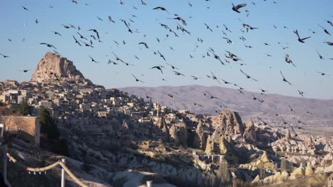 慢动作鸽子群飞越卡帕多西亚Uchisar