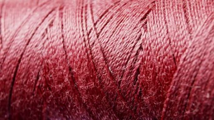 缝纫工厂在缝制衣服的过程中大条线。亚洲工厂。