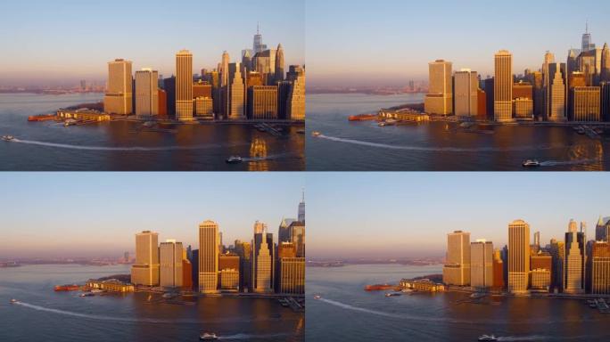 横跨东河的曼哈顿市中心鸟瞰图，船只从11号码头进出，史泰登岛渡轮从炮台海事出发。具有电影复杂的宽平移