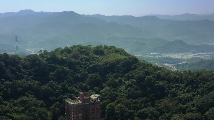 晴天台北市山地公园公寓大楼正面空中全景4k台湾