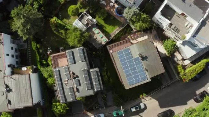 乡间别墅屋顶上光伏太阳能电池板的鸟瞰图