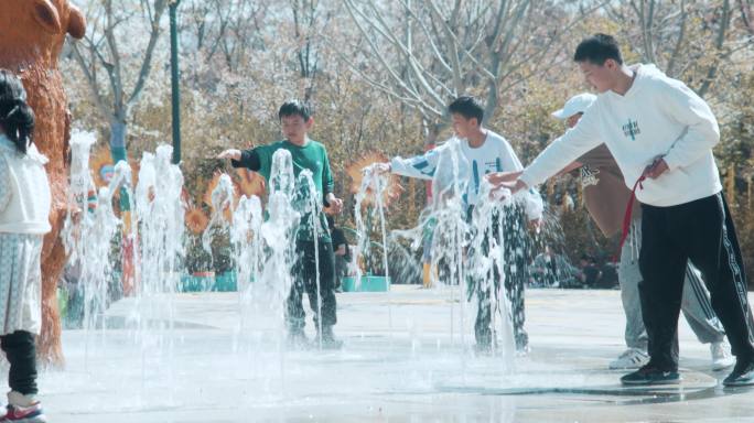 儿童喷泉公园嬉水