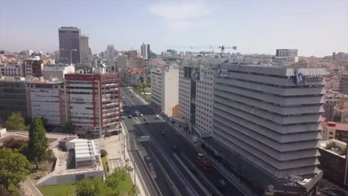阳光明媚的一天，里斯本城市交通街空中全景4k葡萄牙
