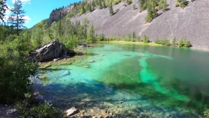 加拿大不列颠哥伦比亚省费尼埃尔科风景秀丽的清水银泉湖