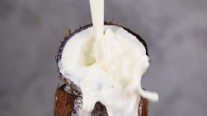 牛奶溅在半椰子上的超慢动作