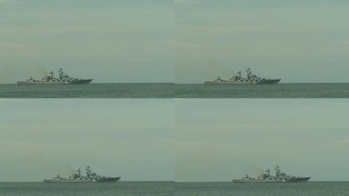 俄罗斯军舰在海上航海航行海面海上