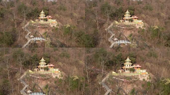 鸟瞰泰国Ratchaburi省Pak Tho区山上的中国神龛