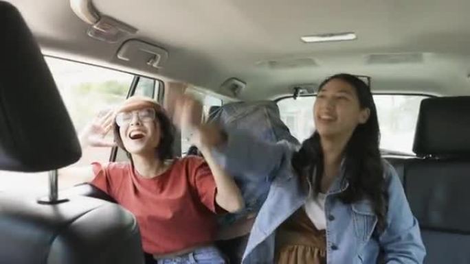 亚洲女性朋友听音乐摇摆身体，享受车内