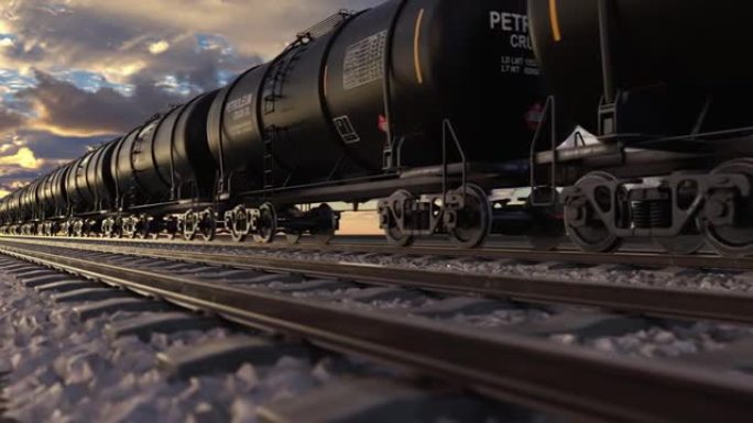 装有石油和原油的水箱火车通过铁路运输燃料