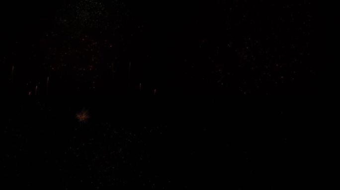 深黑色背景天空上的真实烟花，夜晚美丽多彩的烟花闪亮展示，实时4k画面。