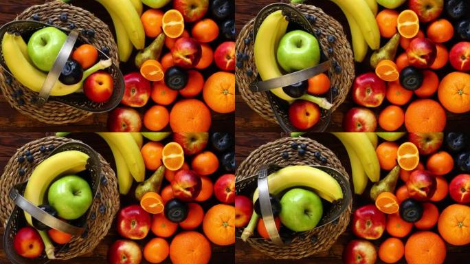 在木制背景上的时尚复古拼盘上滚动的新鲜水果是大量的水果。