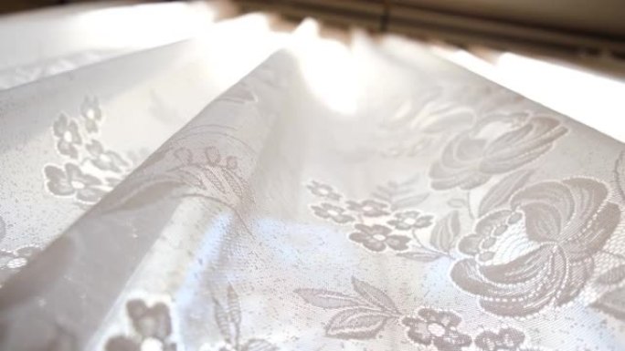 复古白色蕾丝薄纱的阳光，悬挂织物上的波浪和褶皱。