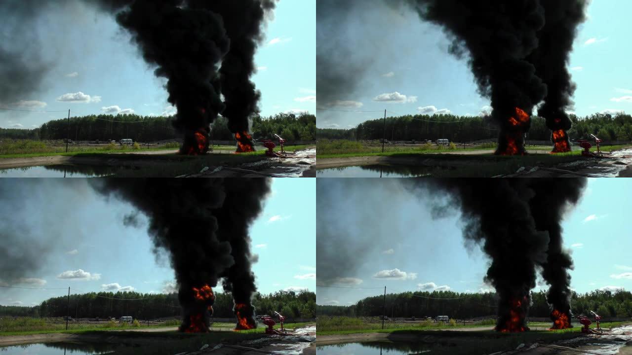燃烧的油使火势高涨。