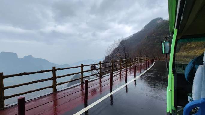 新乡天界山雨天游玩空镜3