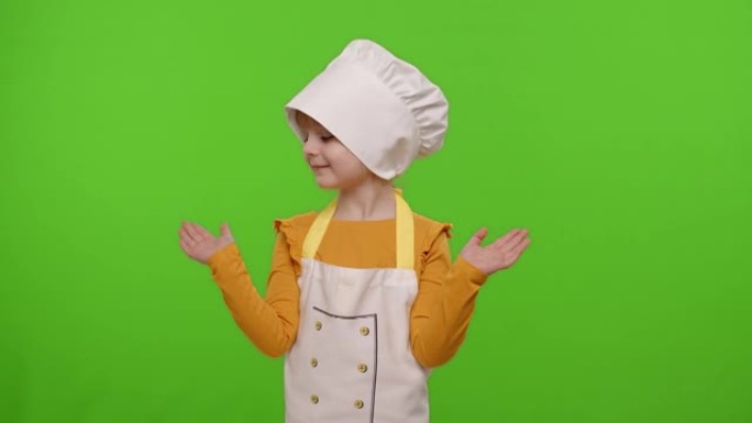 女孩打扮得像厨师厨师在广告标志的空白处指向左右