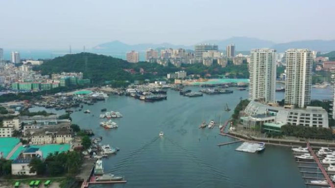 阳光灿烂的傍晚海南岛三亚湾水上交通码头空中全景4k中国