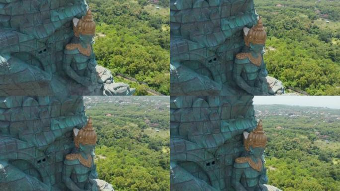 毗湿奴骑迦楼罗的近距离鸟瞰图。印度尼西亚巴厘岛巨型铜蓝绿鹰航Wisnu Kencana雕像