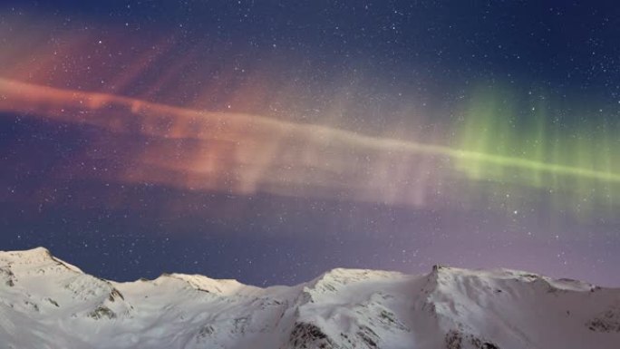 现实的实时北极光北极光在群山上跳舞。地平线上的北极彩色天空。万里无云的夜晚