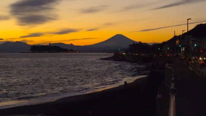 黄昏时的富士山和江之岛从稻里崎