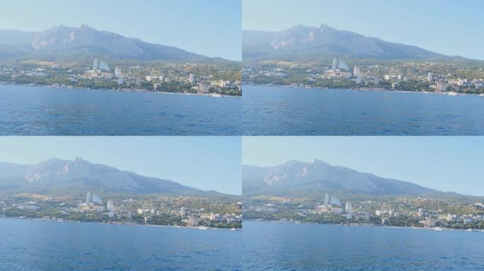 从游船上拍摄的克里米亚雅尔塔美丽的海岸景色