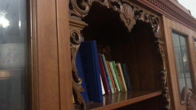 书架老式木制书架