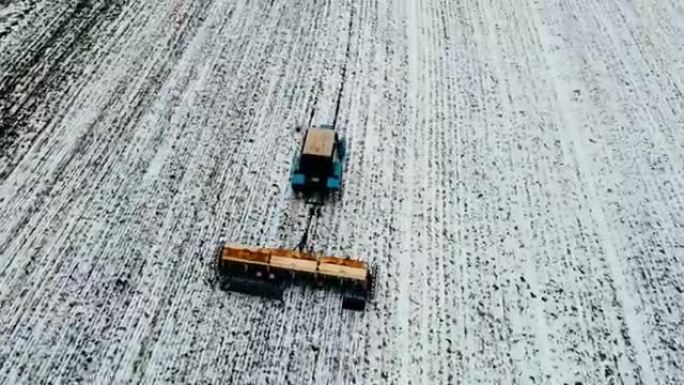 广泛和近距离的各种镜头显示施肥的土壤和准备春天使用拖拉机在农用田与层雪在冬天工作